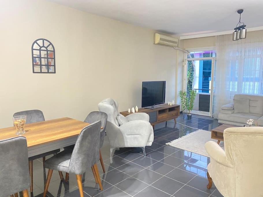 Апартаменты Comfy - Spacious Flat On The Kadikoey Seaside Стамбул Экстерьер фото